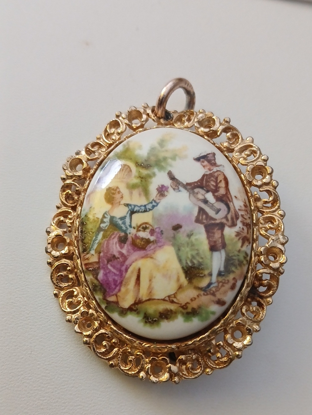 Vintage Fragonard Courting Couple Gold-Tone Porcelain Brooch/Pendant